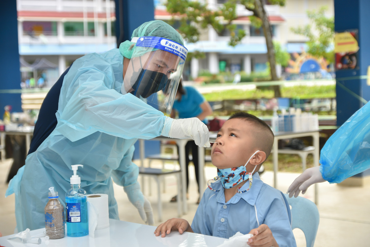 10 Nov 2021; Chiang Rai, Thailand:Teachers use rapid self-testin 10 Nov 2021; Chiang Rai, Thailand:Teachers use rapid self-testing antigen kits. (atk)Covid-19 test for students